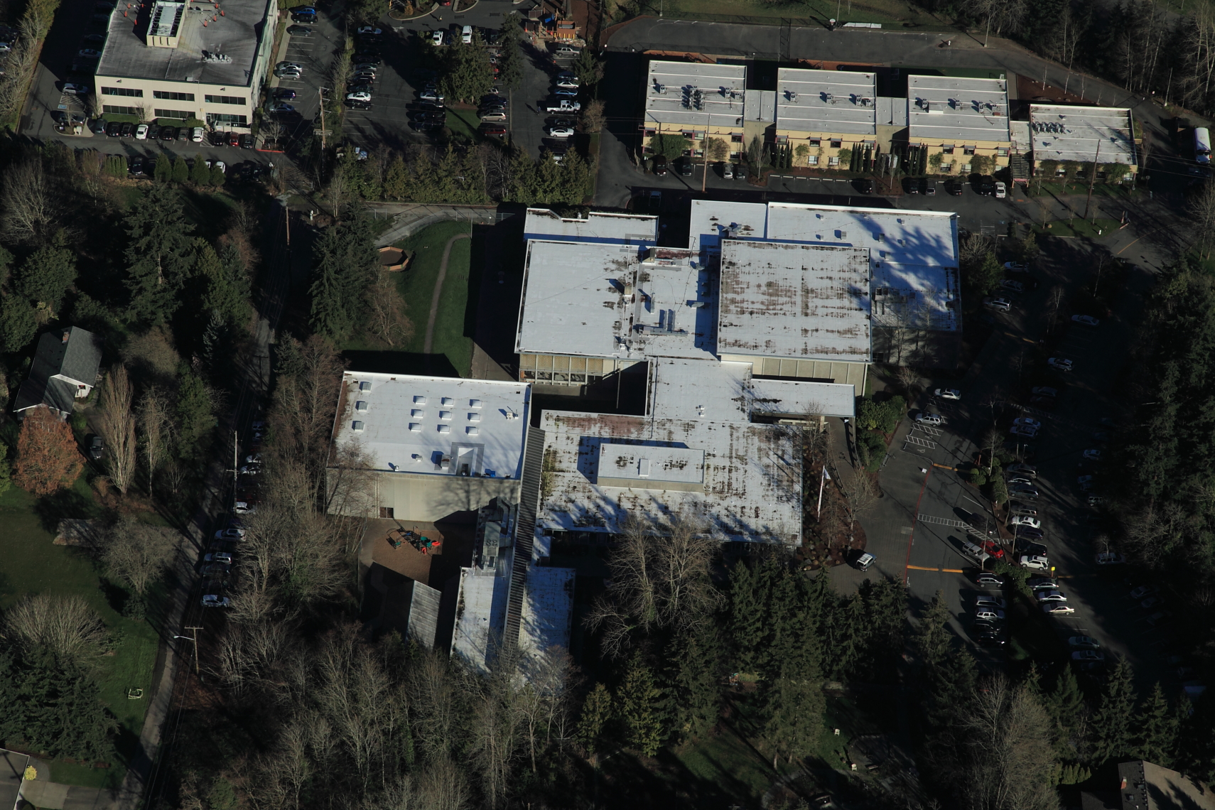 Aerial view of a Sarnafil 60 mil Single Ply Roof on the Jewish center of Mercer Island, WA.